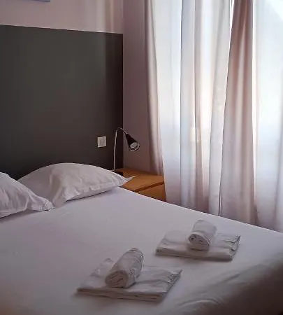 格兰吉尔之家酒店 3*